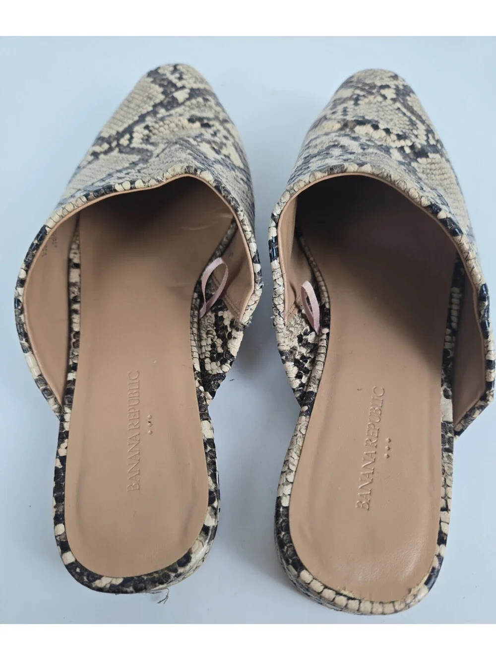 Banana Republic Gray Leather Snake Print Slide Flats Mules Almond Toe US 6